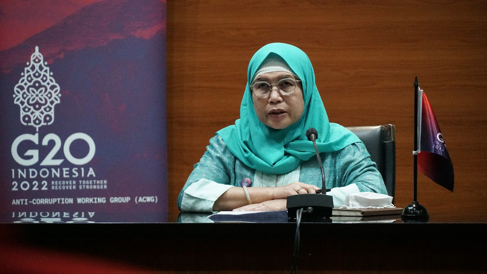 Wakil Ketua KPK, Lili Pintauli Siregar dalam konferensi pers terkait persiapan Anti-Corruption Working Group (ACWG) G-20 di Gedung KPK, Jakarta, Jumat, 25 Maret 2022. 