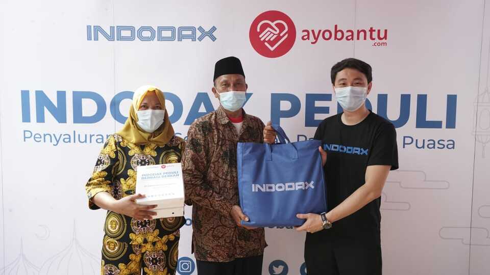Indodax bersama Ayobantu mengadakan program Corporate Social Responsibility (CSR) di bulan Ramadan bertajuk “Indodax Peduli Berbagi Berkah Ramadan”.