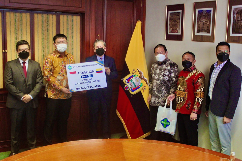 PT Taishan Alkes Indonesia mendonasikan 5.000 alat swab antigen kepada Pemerintah Republik Ekuador yang diserahkan melalui Kedutaan Besar Republik Ekuador di Indonesia.