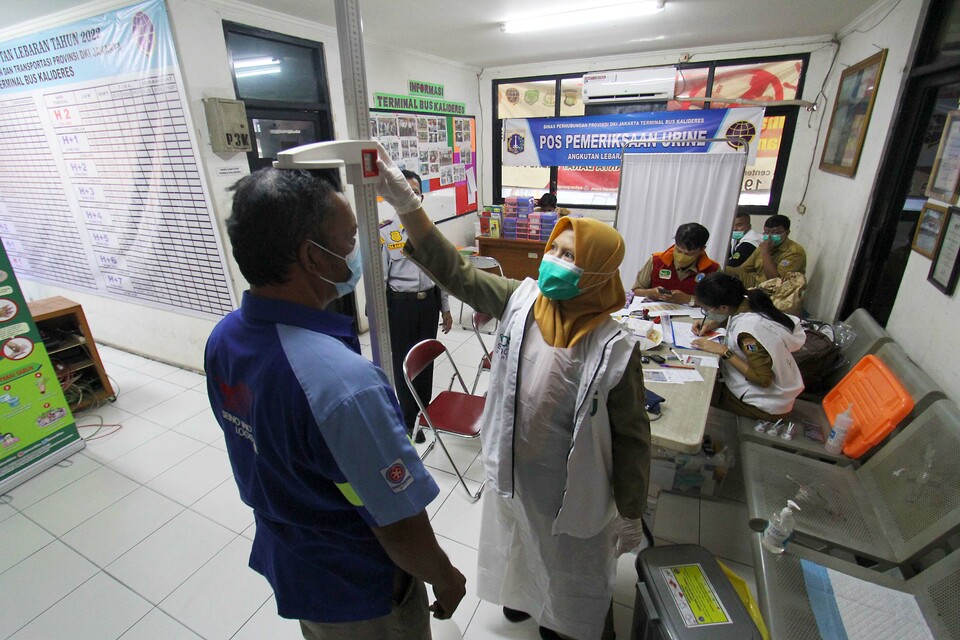 Pemeriksaan Kesehatan Pengemudi Angkutan Mudik Di Terminal Kalideres