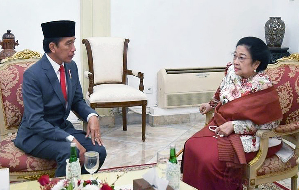 Presiden Joko Widodo saat bertemu dengan Presiden ke-5 RI yang juga Ketua Dewan Pengarah Badan Pembinaan Ideologi Pancasila (BPIP) Megawati Soekarnoputri di Istana Negara pada Selasa, 7 Juni 2022.