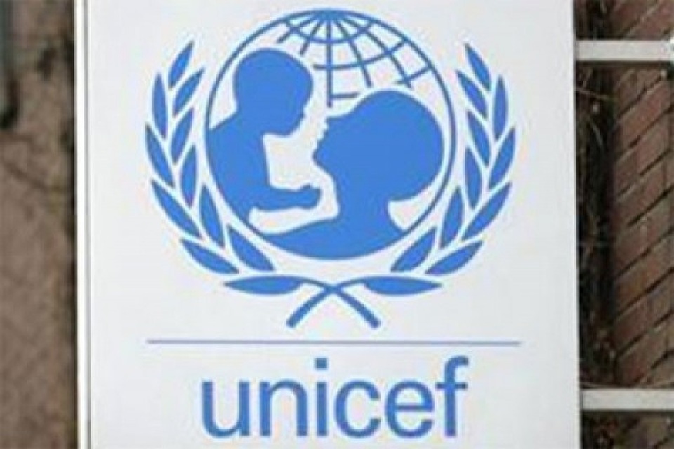 Logo UNICEF.