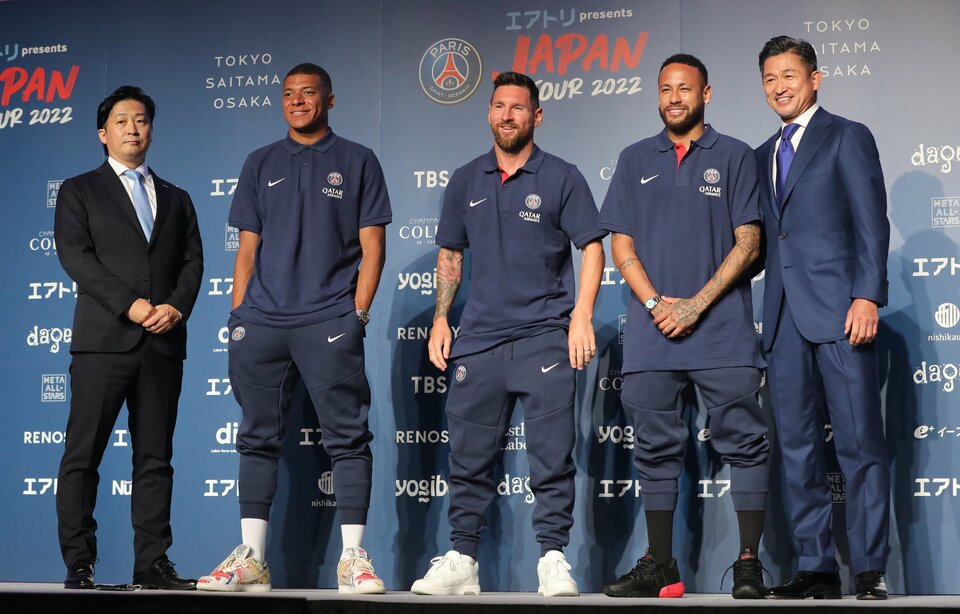Tiga pemain bintang PSG, Kylian Mbappe, Neymar dan Messi dalam jumpa pers Tour PSG di Tokyo, Jepang.