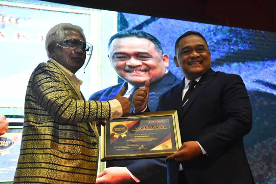Ketua Umum Aspataki, Saiful Mashud (kiri) bersama Kepala BP2MI Benny Rhamdani.