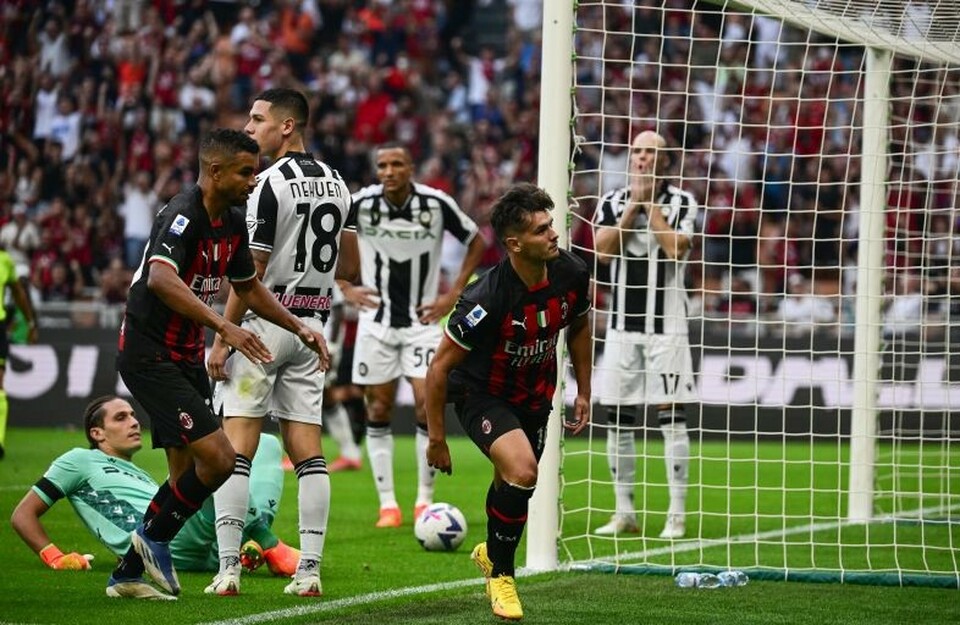 Gelandang AC Milan asal Spanyol Brahim Diaz melakukan selebrasi seusai mencetak gol dalam pertandingan Liga Italia lawan Udinese di San Siro, Milan, Italia, Sabtu 13 Agustus 2022. 