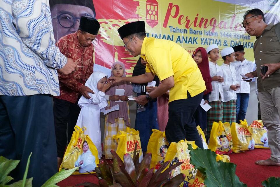 Pandemi Covid-19 Mereda, Misbakhun Gelar Santunan Anak Yatim - Halaman 1