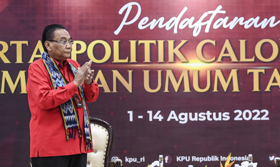 Aswanto Dicopot Sebagai Hakim MK Karena Batalkan Produk DPR - Halaman 1