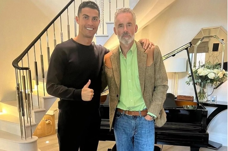 Cristiano Ronaldo bertemu selebritas internet yang juga psikolog klinis Jordan Peterson. 