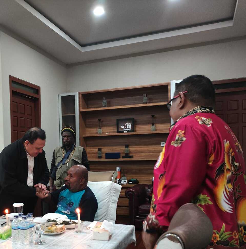Ketua KPK Firli Bahuri dan Gubernur Papua Lukas Enembe bertemu pada Kamis, 3 November 2022.