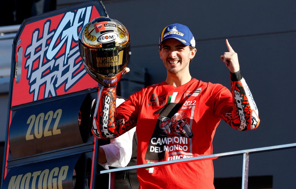 Pembalap Ducati, Francesco Bagnaia seusai memastikan gelar juara dunia MotoGP 2022.