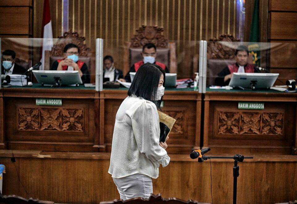 Sembuh Dari Covid-19, Putri Candrawathi Kembali Jalani Sidang Di PN ...