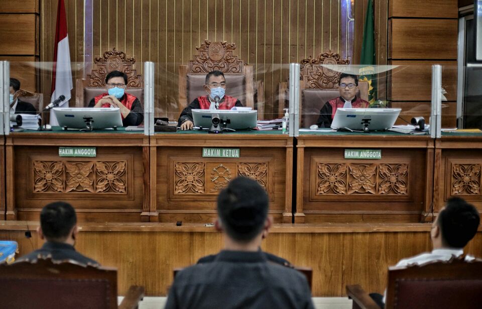 Majelis hakim Wahyu Iman Santosa sebagai hakim ketua (tengah), bersama hakim anggota Morgan Simanjutak (kiri), dan hakim anggota Alimin Ribut Sujono memimpin jalannya sidang lanjutan kasus pembunuhan berencana terhadap Brigadir Nopriansyah Yosua Hutabarat di Pengadilan Negeri Jakarta Selatan, Jakarta, Selasa 8 November 2022.