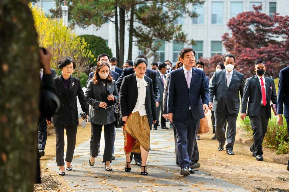 Ketua DPR Puan Maharani bertemu dengan Ketua Majelis Nasional Korea Selatan (Korsel), Kim Jin-pyo di National Assembly of the Republic of Korea, di Seoul, Rabu, 9 November 2022.