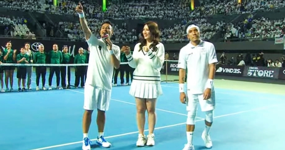 Presenter Raffi Ahmad sukses membungkam Desta dalam duel olahraga tenis bertajuk 