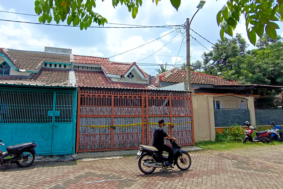Suasana rumah tempat ditemukannya 4 mayat di perumahan Citra Garden, Kalideres, Jakarta, Senin, 14 November 2022.