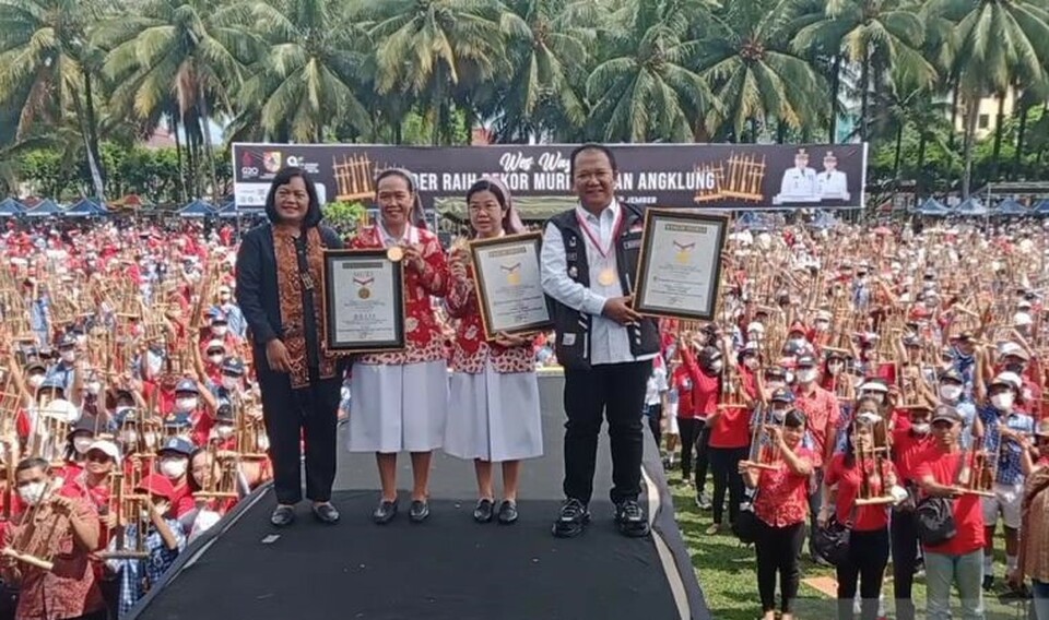 Ribuan Pelajar Bersama Orang Tua Bermain Angklung Pecahkan Rekor Muri ...