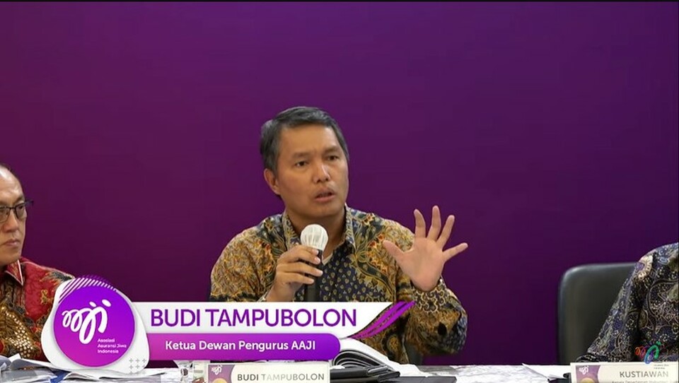 Ketua Dewan Pengurus Asosiasi Asuransi Jiwa Indonesia (AAJI) Budi Tampubolon dalam Konferensi Pers Laporan Kinerja Industri Asuransi Jiwa Kuartal III-2022, di Jakarta, Rabu 23 November 2022. 