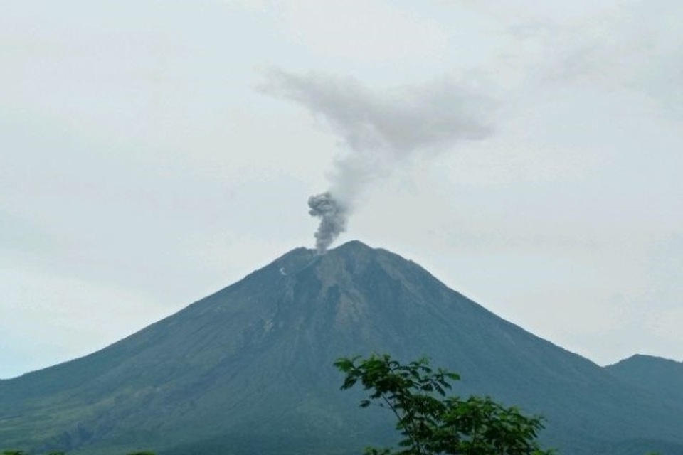 Gunung Semeru Erupsi 90 Detik, Lontarkan Abu Setinggi 500 Meter