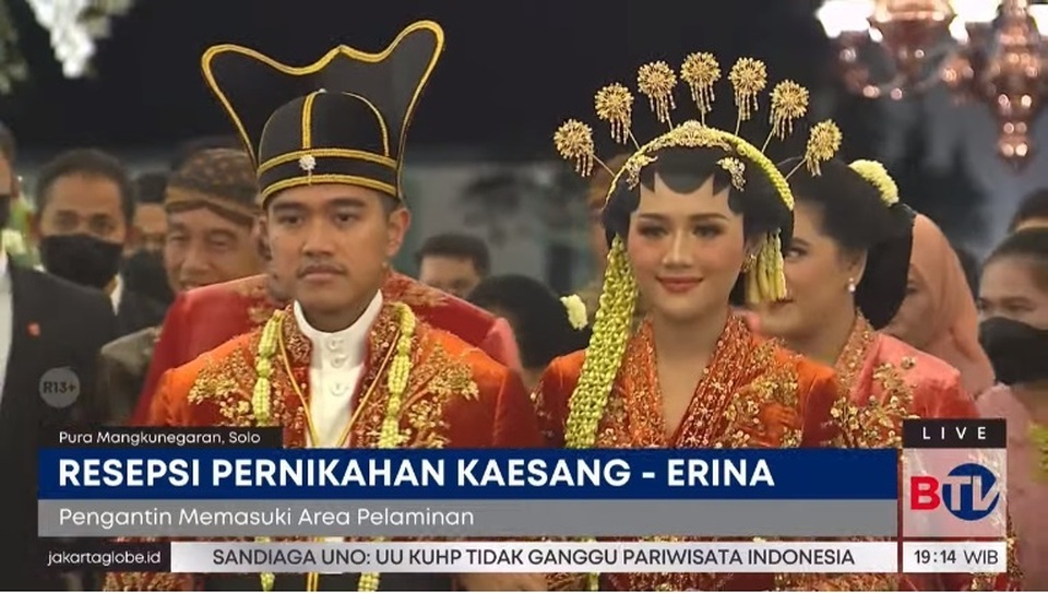 Kaesang Pangarep dan Erina Gudono saat resepsi pernikahan di Pura Mangkunegaran, Solo, Minggu, 11 Desember 2022. 
