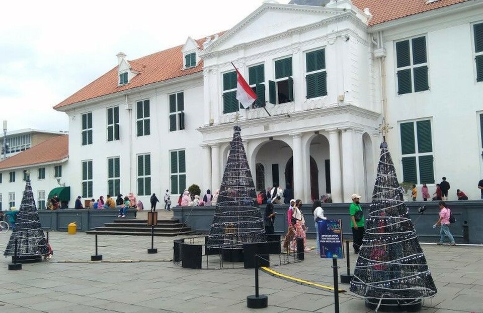 Wisatawan memadati kawasan Kota Tua saat libur Natal 2022 dan Tahun Baru 2023 di Jakarta, Sabtu 24 Desember 2022. 