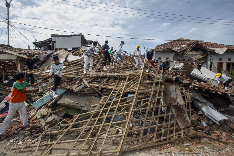 Kerusakan terjadi di wilayah Desa Benjot, Kecamatan Cugenang, setelah gempa berkekuatan magnitudo 5,6 mengguncang Cianjur, 21 November 2022. 