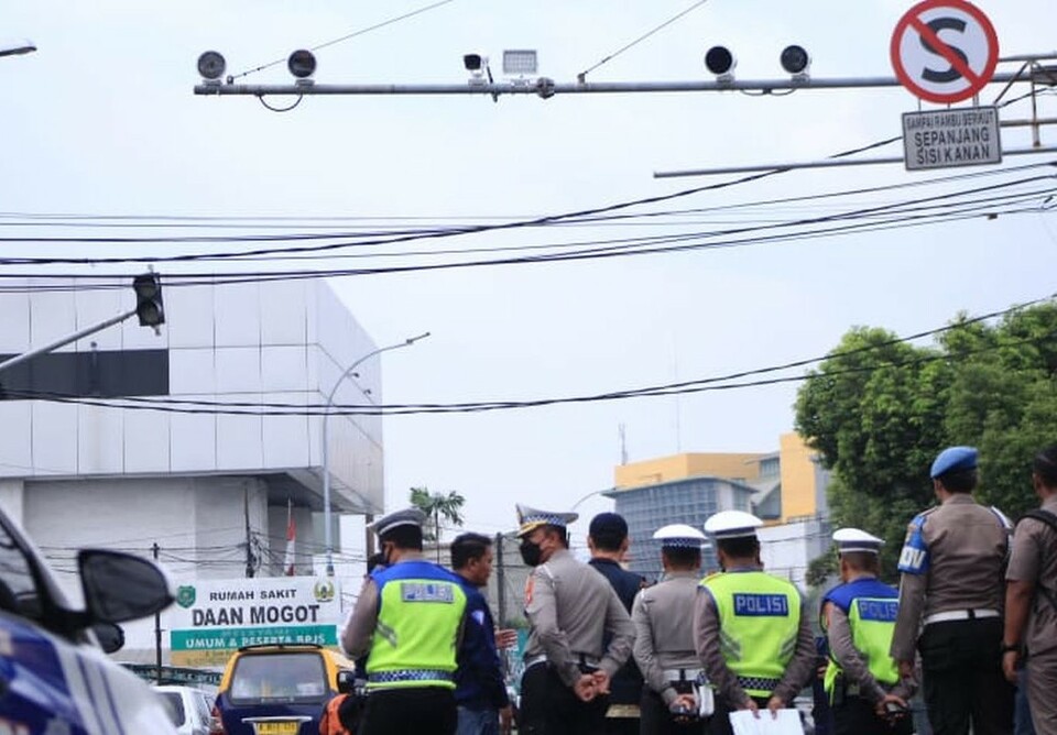 Polres Metro Tangerang Kota melakukan uji coba penerapan sistem tilang elektronik dengan menggunakan kamera ETLE di empat titik di wilayah Kota Tangerang, Kamis 5 Januari 2023.