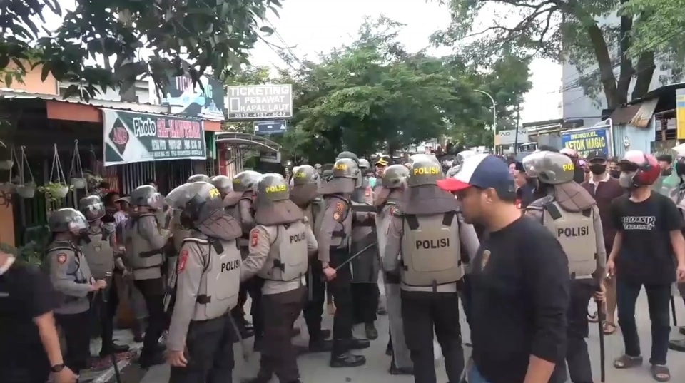 Massa Rusak Rumah Pelaku Penculikan Dan Pembunuhan Anak Di Makassar