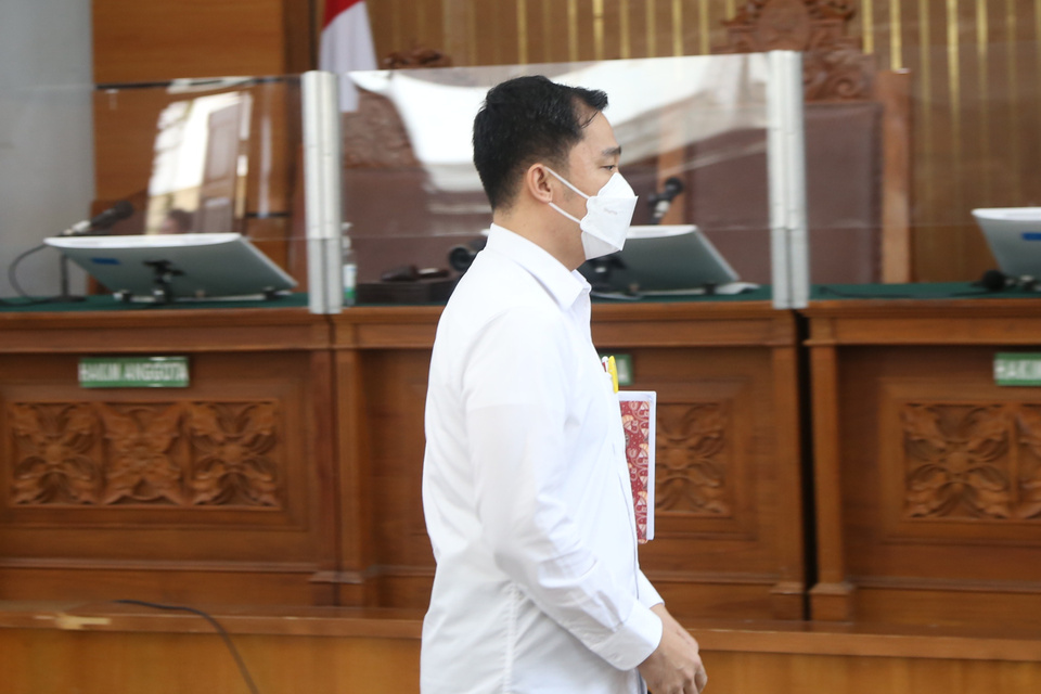 Terdakwa Arif Rachman Arifin saat akan menjalani menjalani sidang kasus obstruction of justice atau penghalangan penyidikan perkara pembunuhan Brigadir J, di PN Jakarta Selatan, Jumat, 13 Januari 2023.