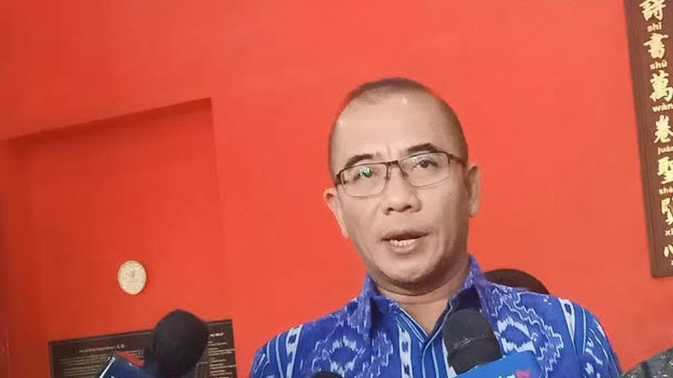 Ketua KPU Hasyim Asy'ari di Kelenteng Kong Miao TMII, Jakarta Timur, Jumat 13 Januari 2023.