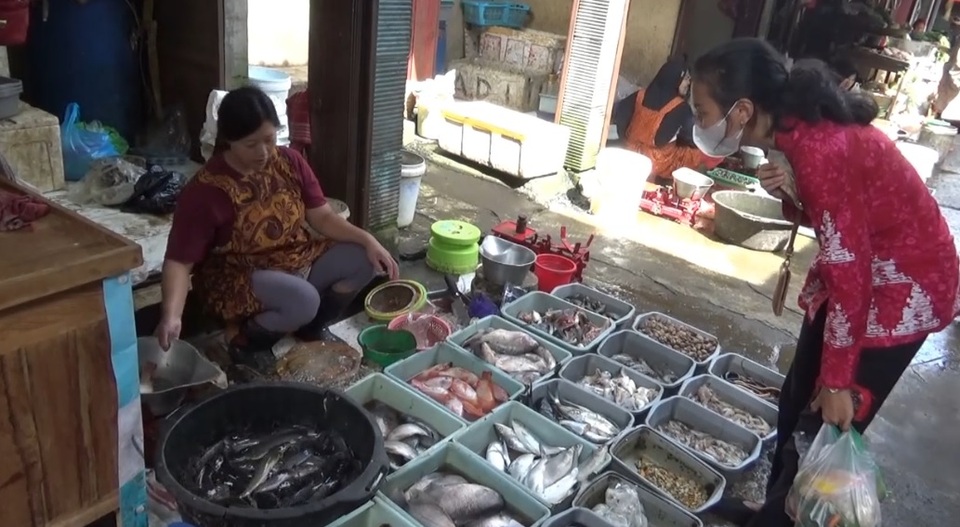 Pedagang ikan di Pasar Kembangsari, Kabupaten Semarang, Jawa Tengah.