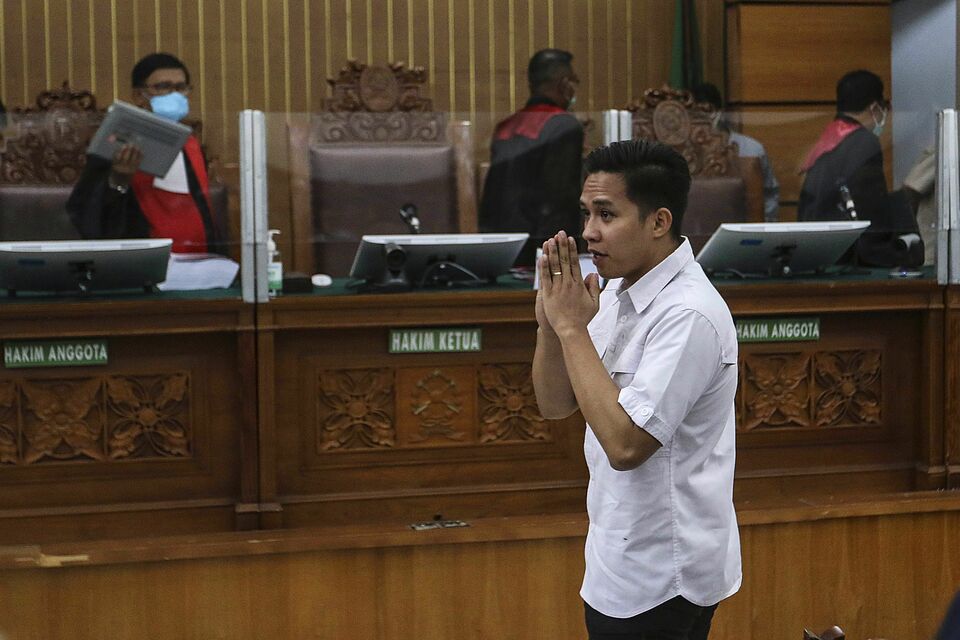 Terdakwa kasus pembunuhan berencana Brigadir Yosua Hutabarat, Richard Eliezer alias Bharada E usai menjalani sidang tuntutan di Pengadilan Negeri Jakarta Selatan, Jakarta, Rabu 18 Januari 2023. 