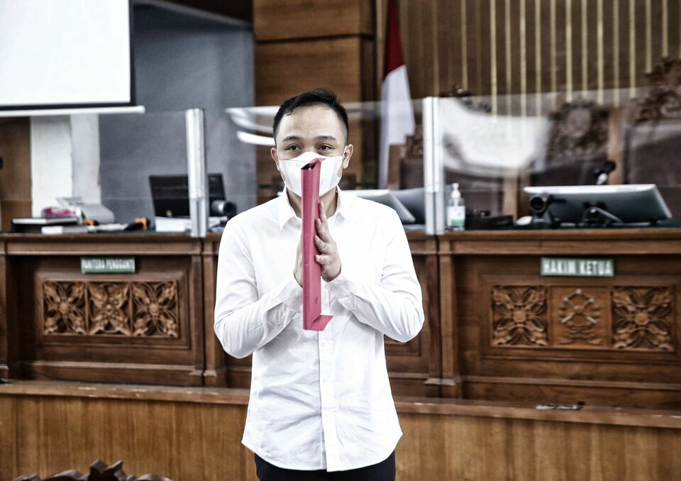 Terdakwa kasus dugaan pembunuhan berencana Brigadir Yosua, Ricky Rizal bersiap mengikuti sidang lanjutan di PN Jakarta Selatan, Jakarta, Selasa 24 Januari 2023. 