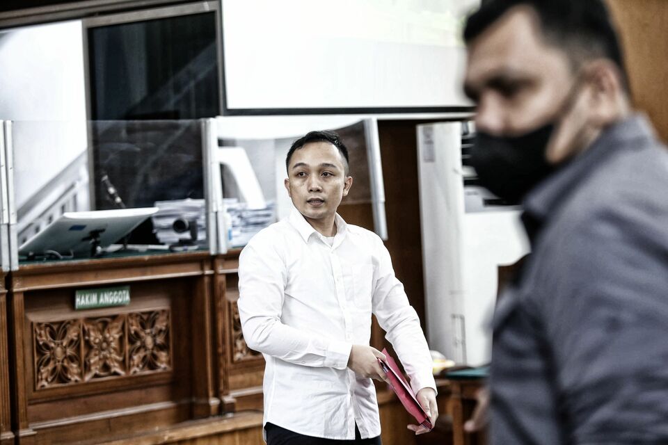 Terdakwa kasus dugaan pembunuhan berencana Brigadir Yosua, Ricky Rizal bersiap mengikuti sidang lanjutan di PN Jakarta Selatan, Jakarta, Selasa 24 Januari 2023.