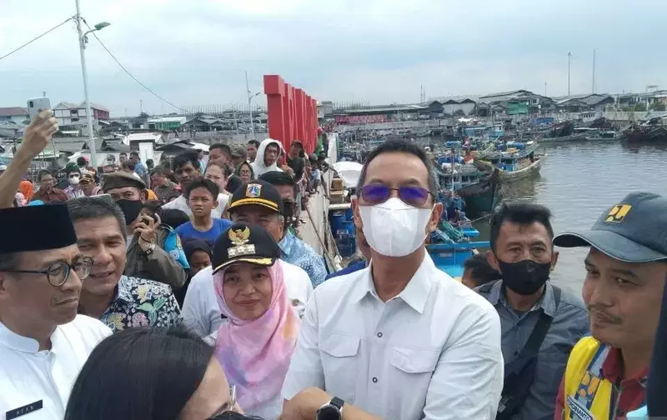 Penjabat Gubernur DKI Heru Budi Hartono saat meninjau tanggul Kalibaru di Jakarta Utara, Jumat 20 Januari 2023.