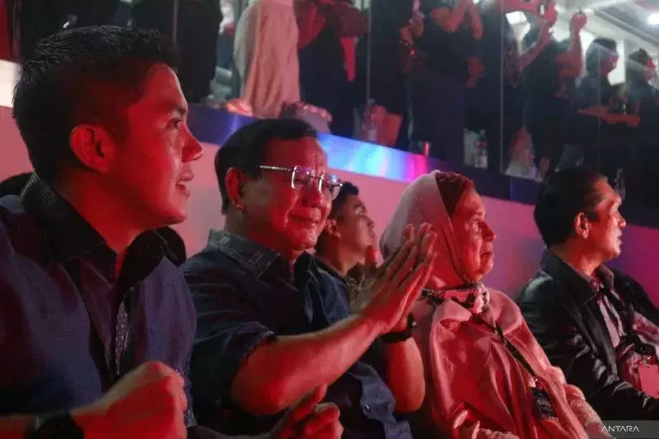 Sederet pejabat dan tokoh politik terlihat hadir menonton konser Dewa 19 di Jakarta International Stadium (JIS), Jakarta Utara, Sabtu 4 Februari 2023 malam.