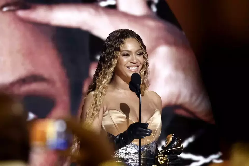 Beyoncé menerima penghargaan Grammy Awards 2023 untuk Album Musik Dansa/Elektronik Terbaik 