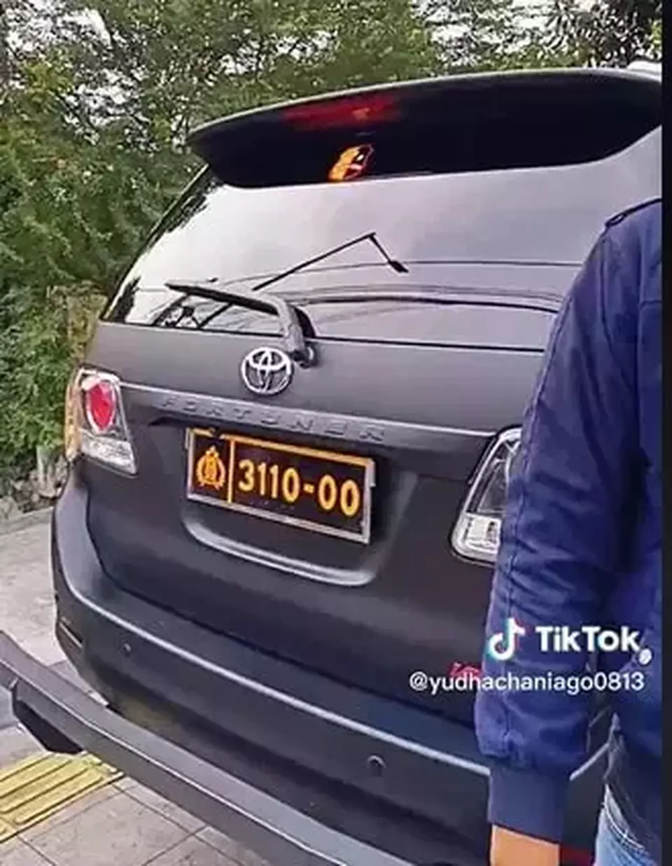 Sopir Fortuner Berpelat Polri Yang Tabrak Pemotor Ternyata Menantu ...