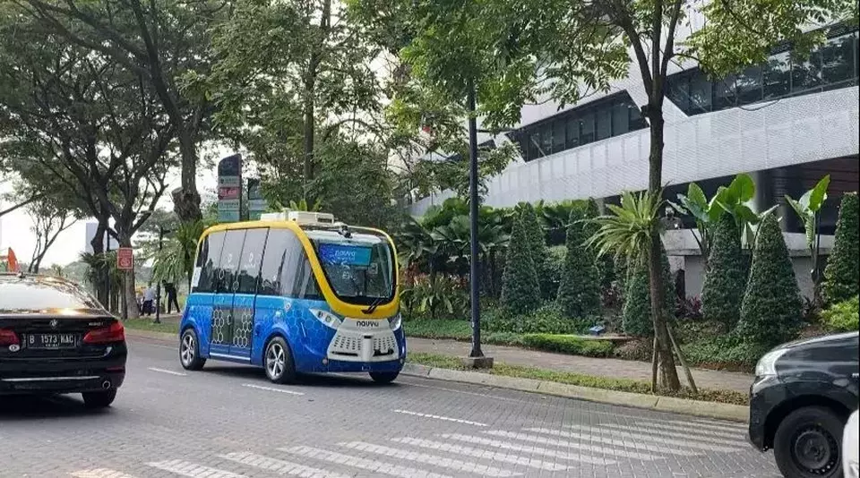 Sinar Mas Land menghadirkan kendaraan listrik otonom di kawasan BSD Green Office Park, Tangerang, Banten.