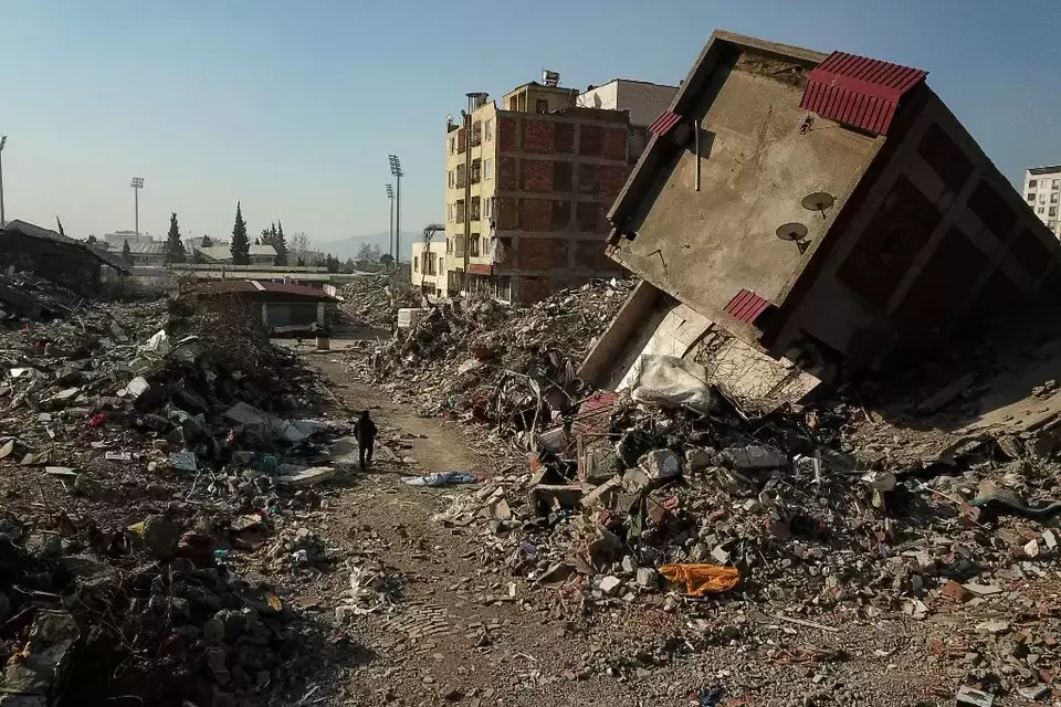Bangunan yang runtuh di Kahramanmaras, tenggara Turki, pada 14 Februari 2023.