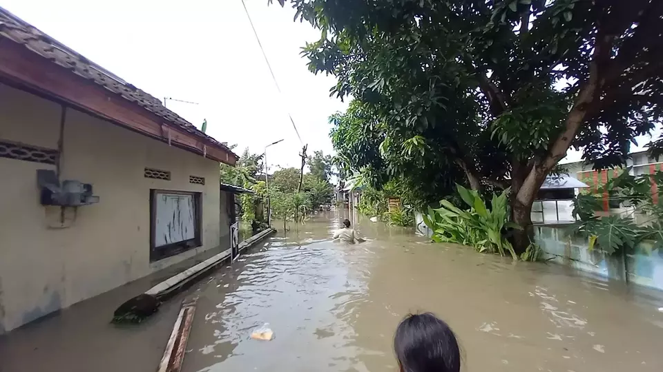 Banjir Di Kelurahan Jagalan Solo Sepinggang Orang Dewasa