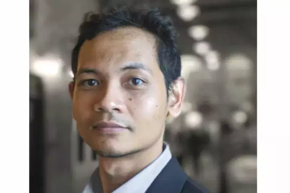 Ahmad Munasir Rafie Pratama, seorang dosen UII Yogyakarta yang dilaporkan hilang kontak setelah kunjungan ke University of South-Eastern Norway (USN) di Norwegia. 