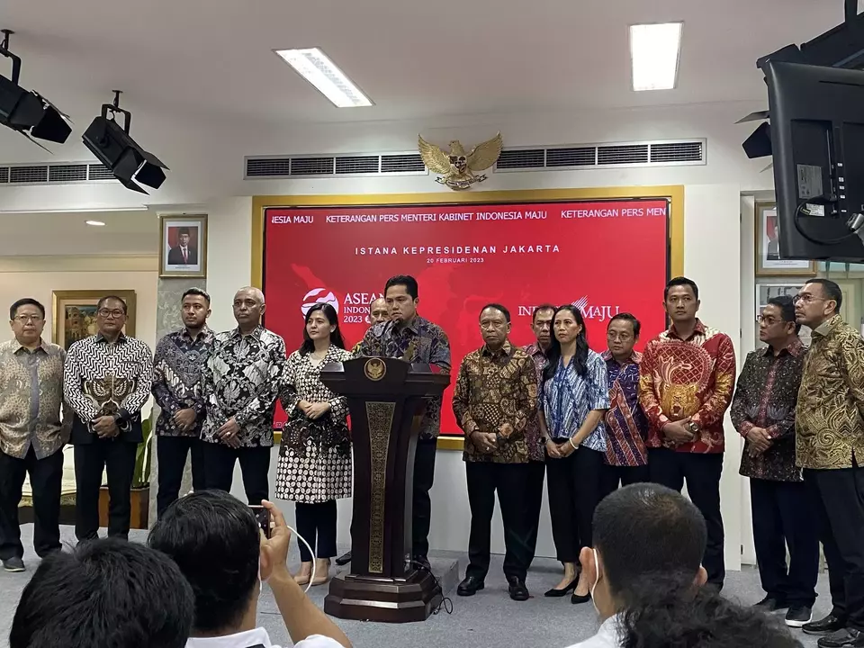 Ketua Umum PSSI Erick Thohir memberi penjelasan usai bertemu dengan Presiden Jokowi di Istana Merdeka Jakarta.