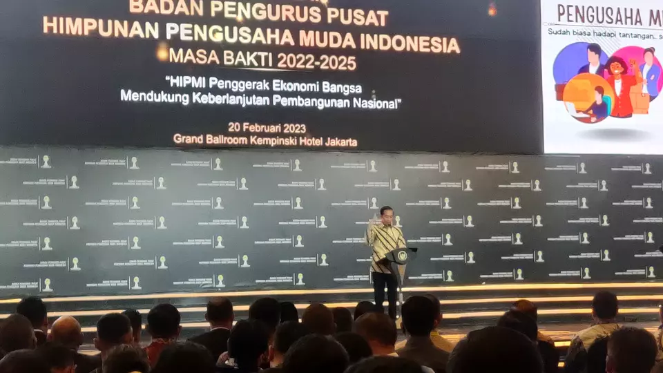 Presiden Joko Widodo (Jokowi) menyampaikan sambutan di acara pelantikan pengurus BPP Hipmi masa bakti 2022-2025, di Jakarta, Senin, 20 Februari 2023. 