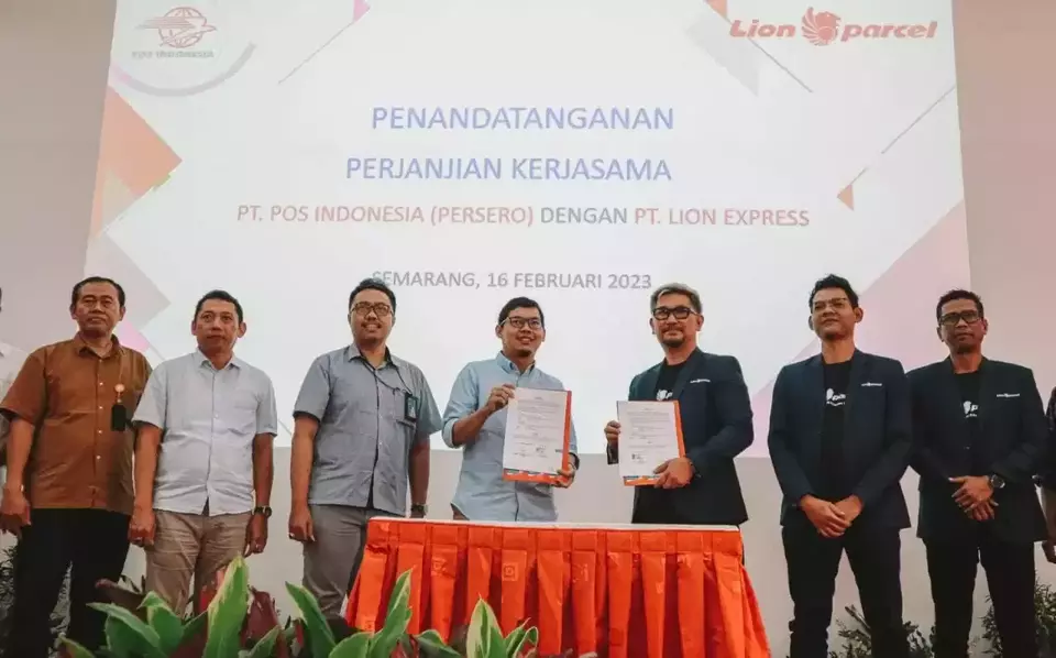 PT Lion Express melakukan kolaborasi dengan PT Pos Indonesia dalam pendistribusian paket atau middle mile domestik, ke seluruh area di Indonesia.
