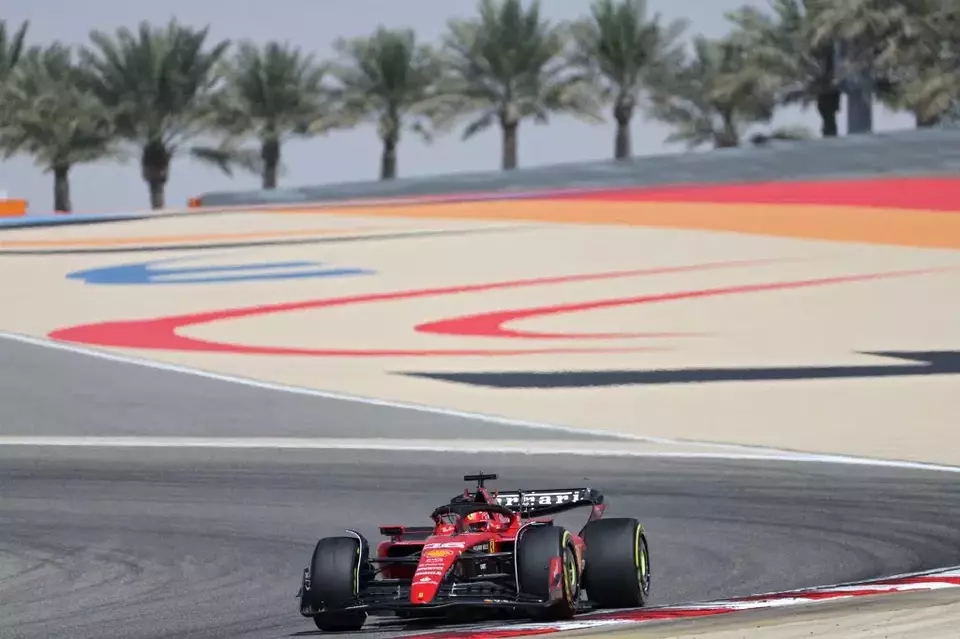 Pembalap tim Ferrari, Charles Leclerc, berkendara pada hari ketiga tes pramusim Formula Satu di Sirkuit Internasional Bahrain di Sakhir, pada 25 Februari 2023.
