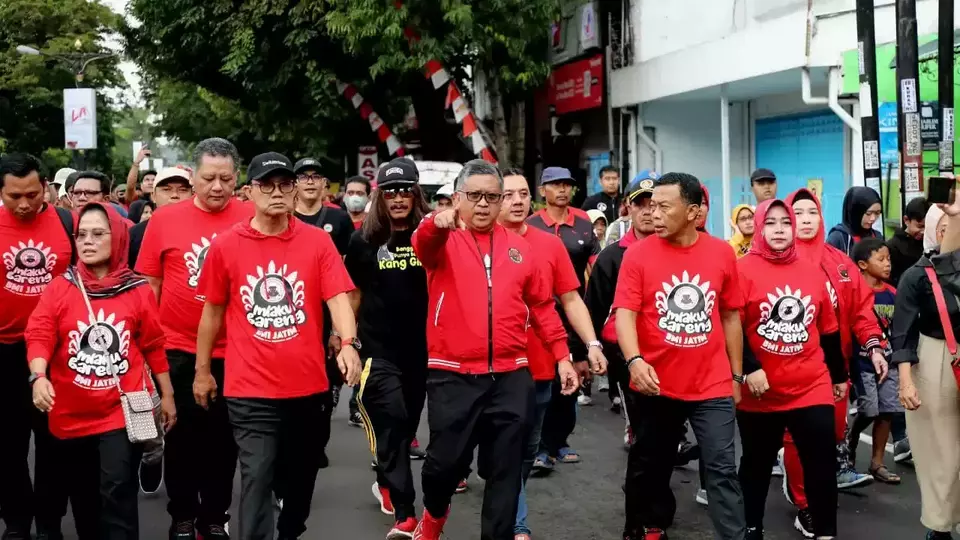 Sekjen PDIP Hasto Kristiyanto (tengah) mengikuti acara partainya di Ponorogo, Jawa Timur, Minggu, 26 Februari 2023.