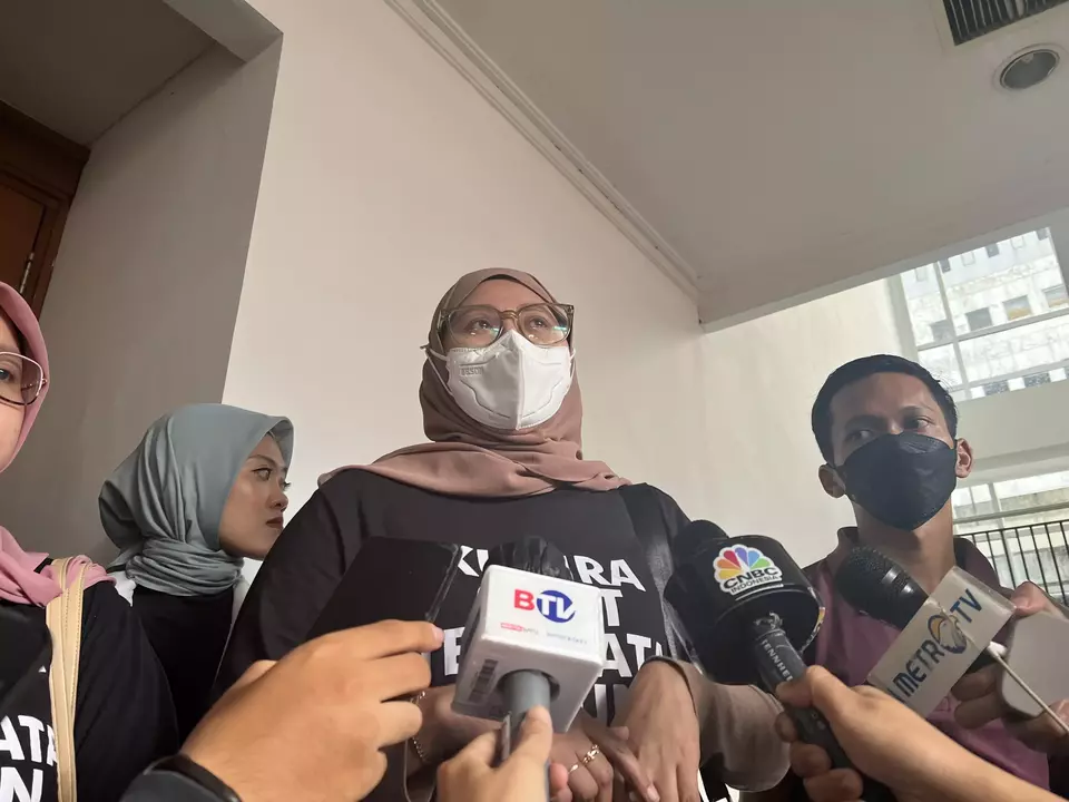 Safitri Puspa, orang tua korban gangguan ginjal akut progresif atipikal (GGAPA) di Pengadilan Negeri Jakarta Pusat, Selasa, 28 Februari 2023. 