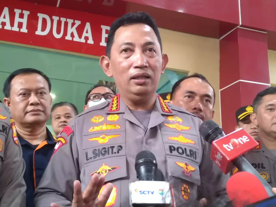 Kapolri Jenderal Listyo Sigit Prabowo memberikan keterangan kepada wartawan di RS Polri Kramat Jati, Sabtu, 4 Maret 2023.