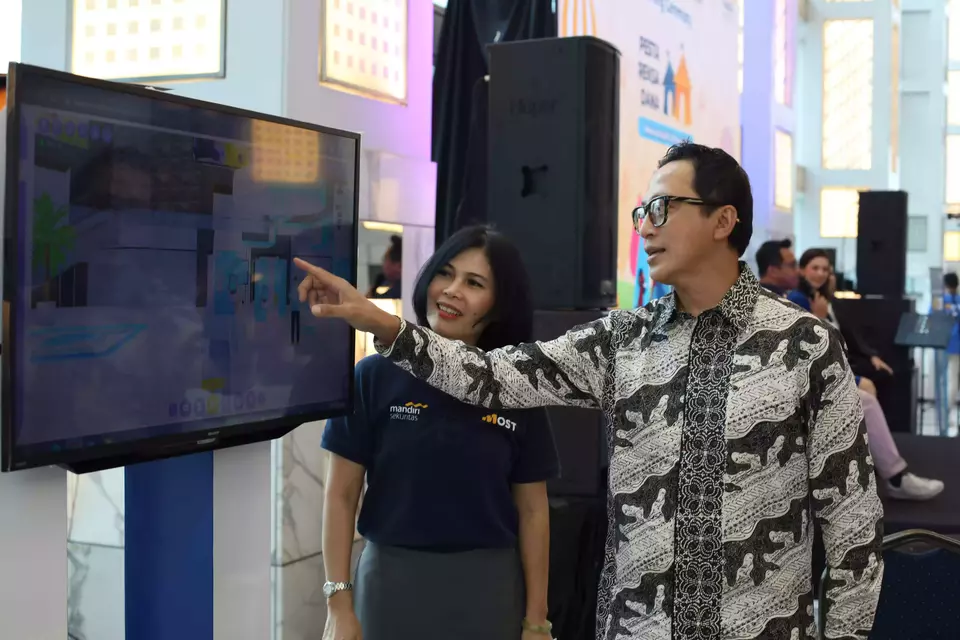 Direktur Retail Mandiri Sekuritas, Theodora Manik di Menara Mandiri, Jakarta, Rabu, 8 Maret 2023.