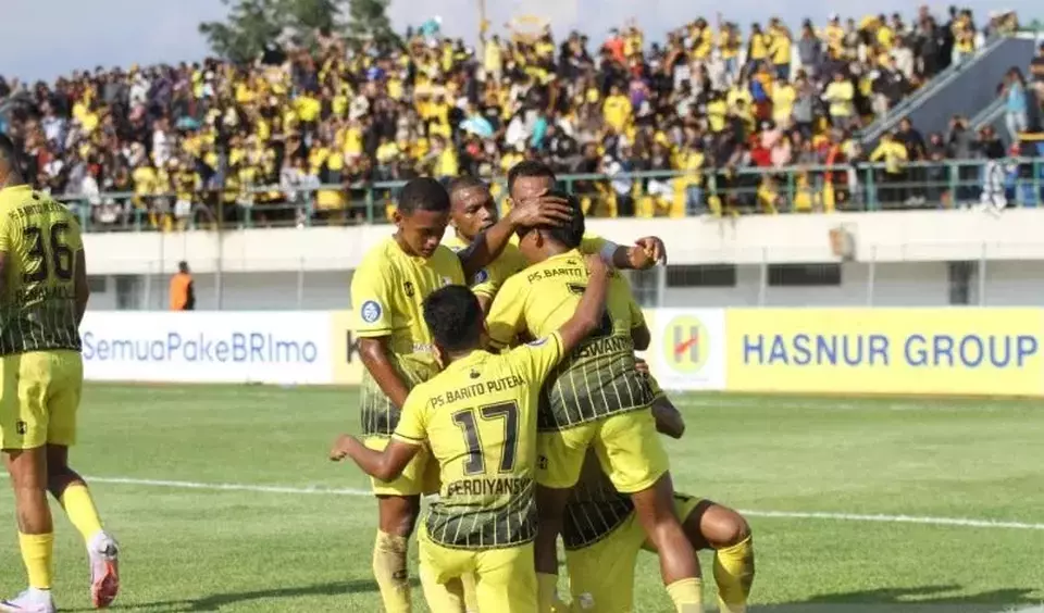 Pemain Barito Putera saat merayakan kemenangan saat melawan Persebaya Surabaya dengan skor 2-1 di Stadion Demang Lehman Martapura, Kabupaten Banjar, Kalsel, Kamis, 9 Maret 2023.